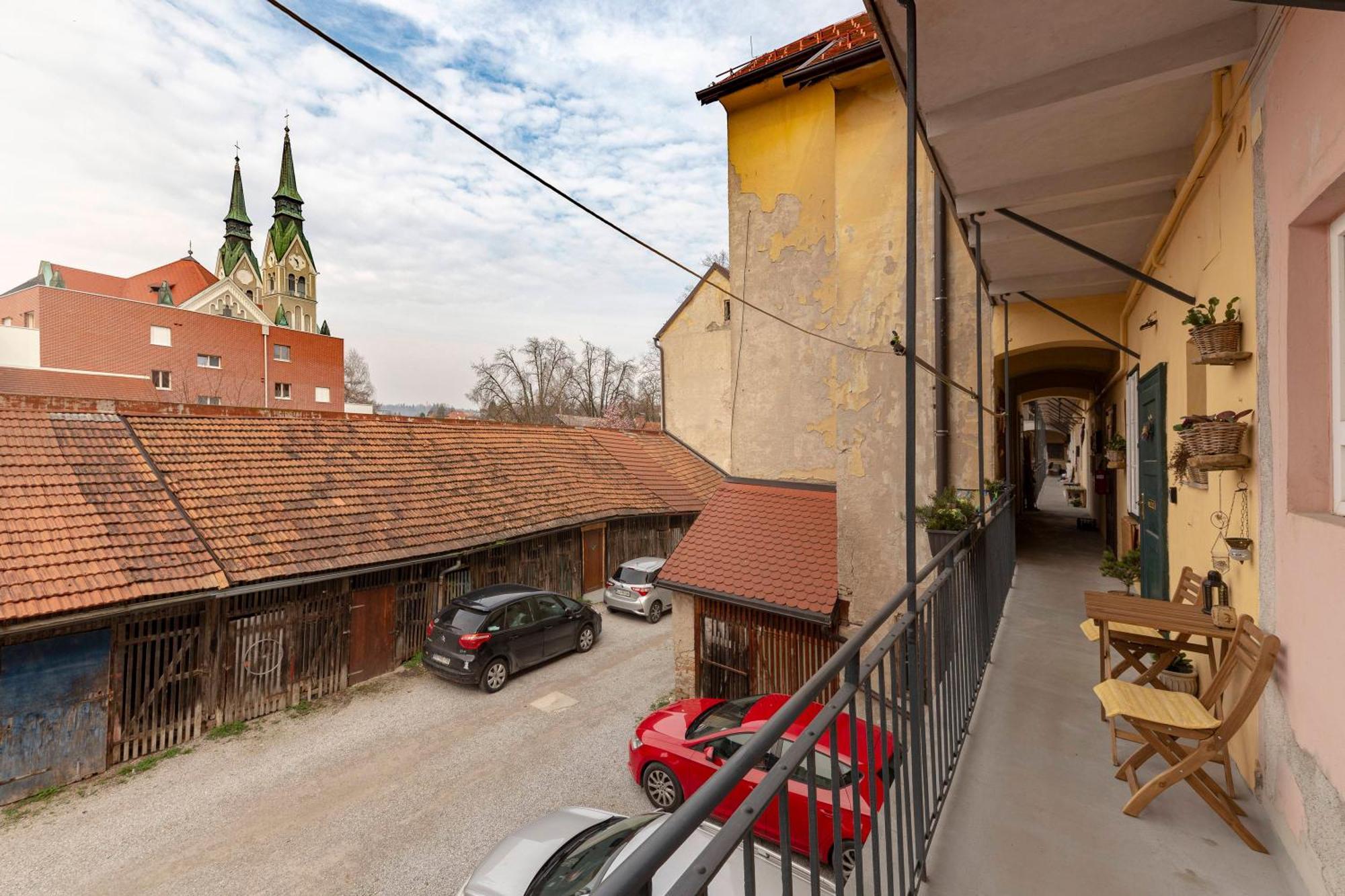 Historical Caserne Apartment Ljubljana Exteriör bild
