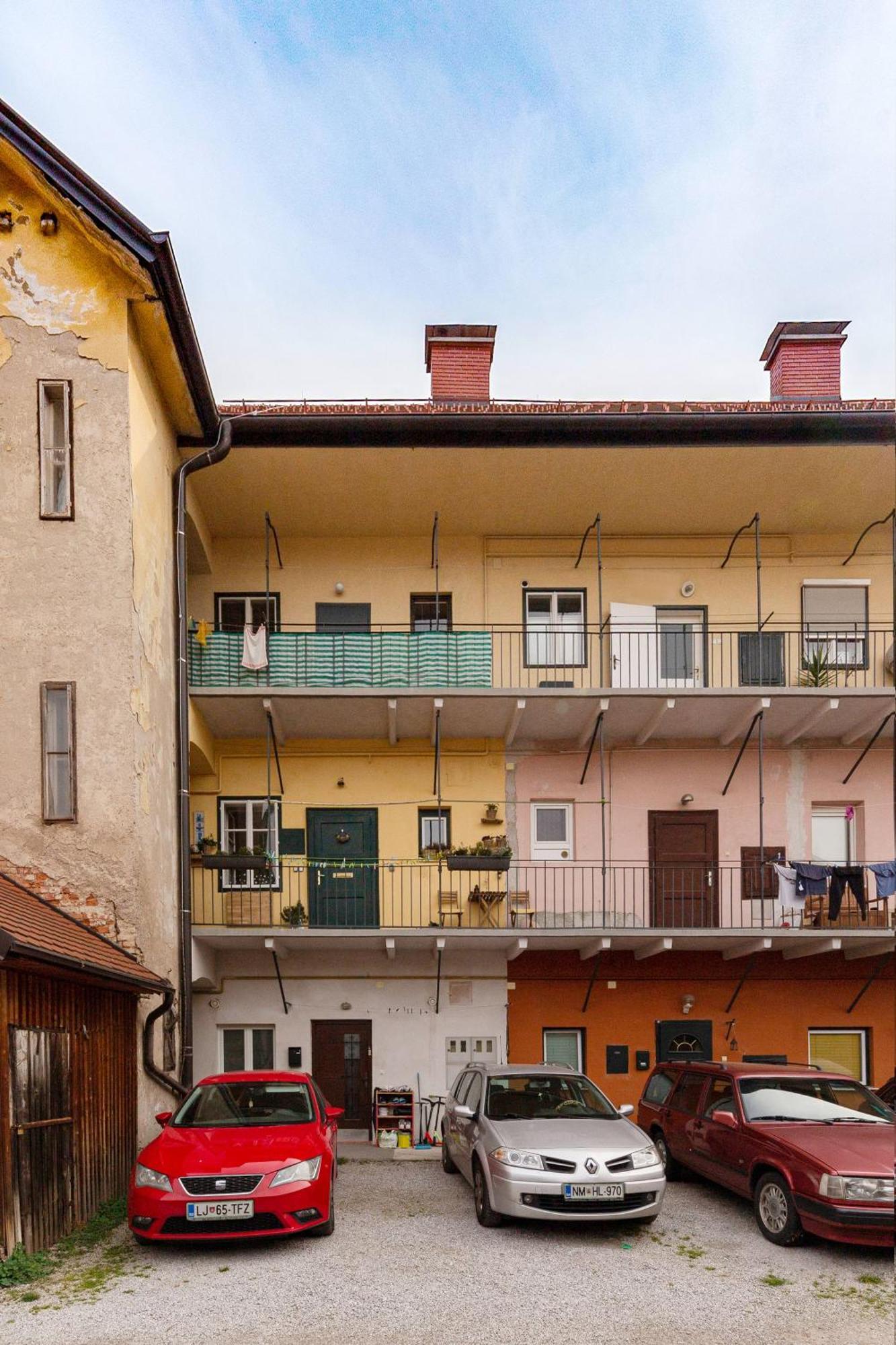 Historical Caserne Apartment Ljubljana Exteriör bild